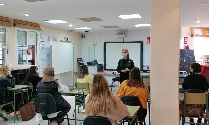 La Consejera de Igualdad visita el ciclo formativo de Igualdad de Género del I.E.S. Juan Antonio Fernández Pérez